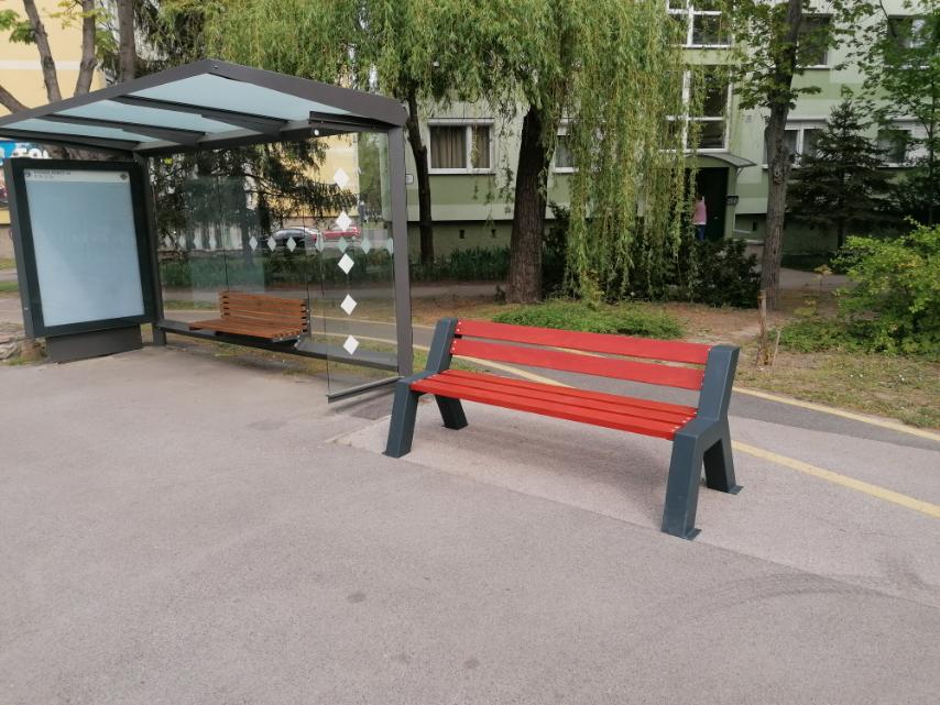 Matzon Gábor által tervezett prémium utasváró pavilon és pad