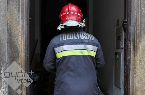 Kazánház gyulladt ki Darnózselin, a tűz a tetőre is átterjedt
