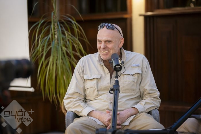 Mandiner MCC Robert C. Castel / MG