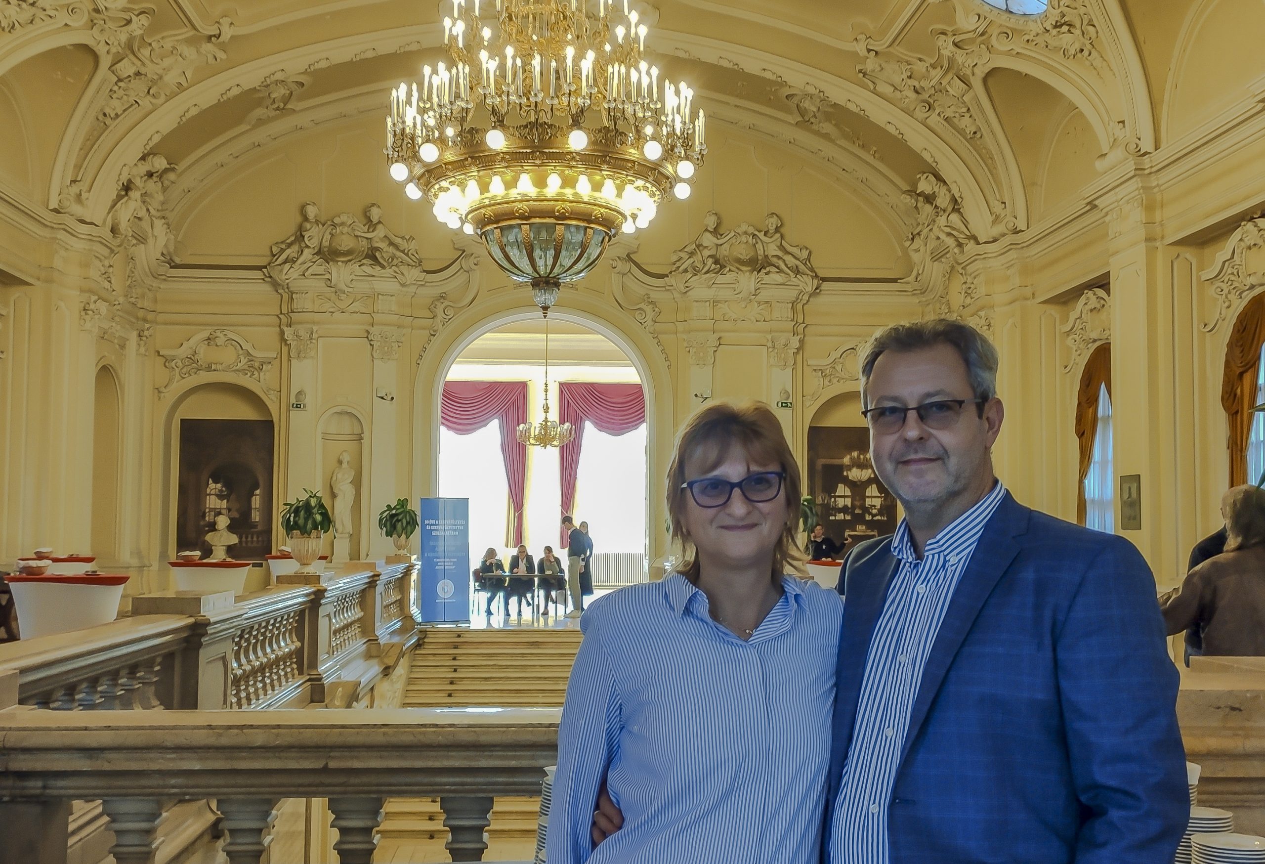 Szerelmének veséje mentette meg Betti életét-szívmelengető történet Győrből