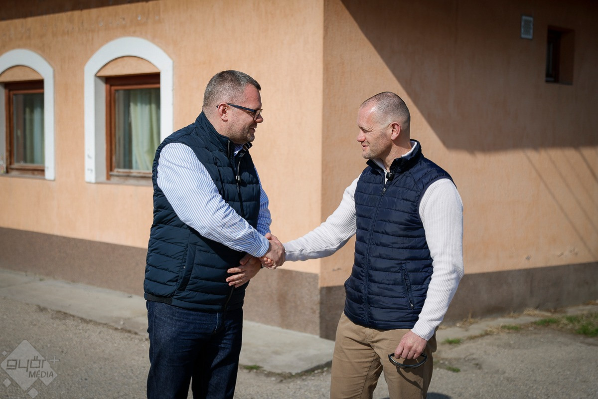 Két gyalogátkelő épül a főutcán, a régi takarék épülete is új funkciót kaphat Töltéstaván