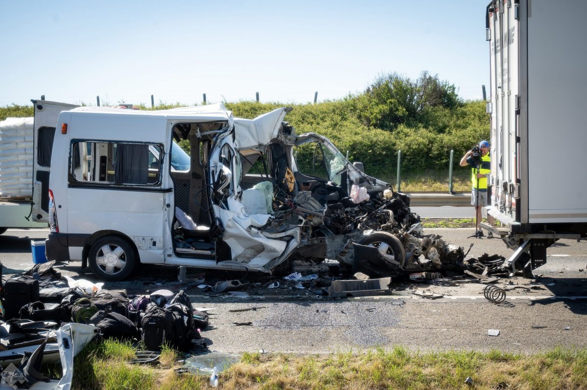 Két, tragédiával végződő súlyos baleset egymás után az M1-esen! - Nyolcan életüket vesztették